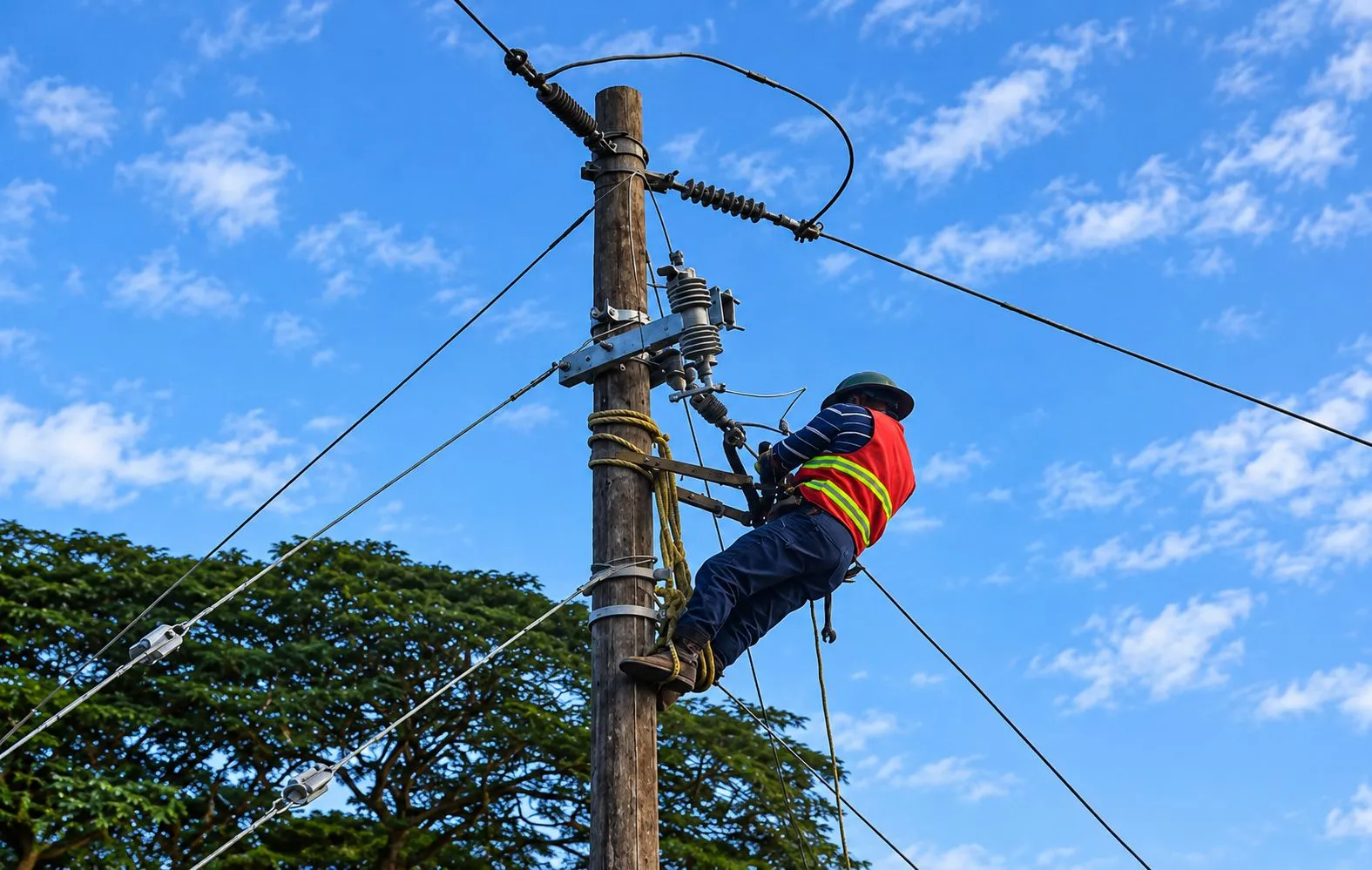 Ampliación de red eléctrica. Comunidad de Paso del Obispo, municipio de Cotaxtla, Ver.